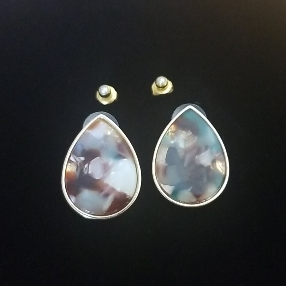 Pear & pearl stud set